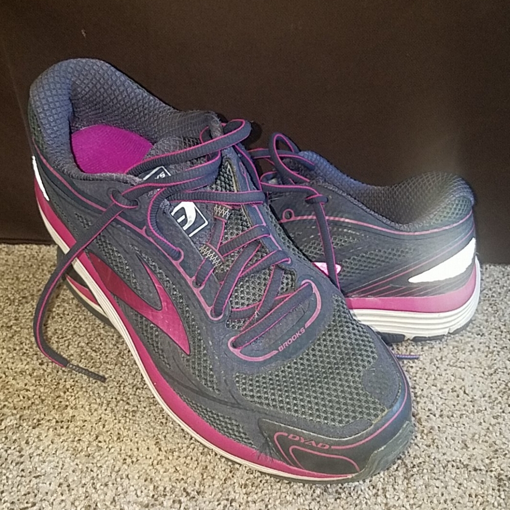 Brooks Dyad shoes